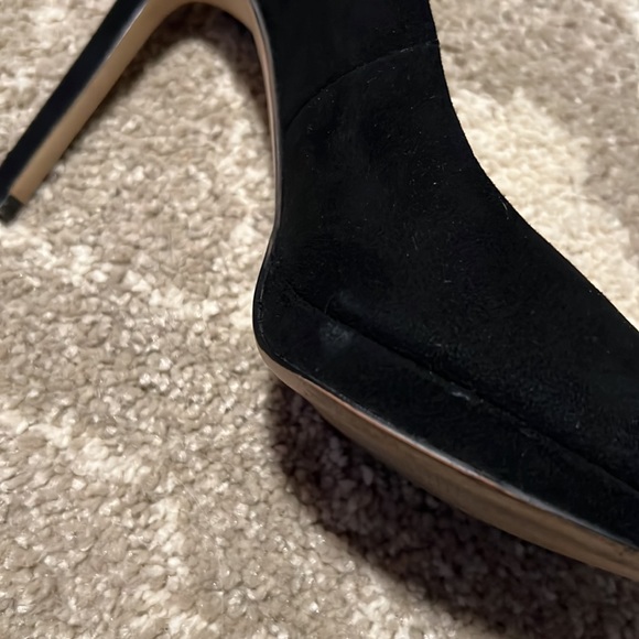 Suede Black Pumps - Picture 7 of 7